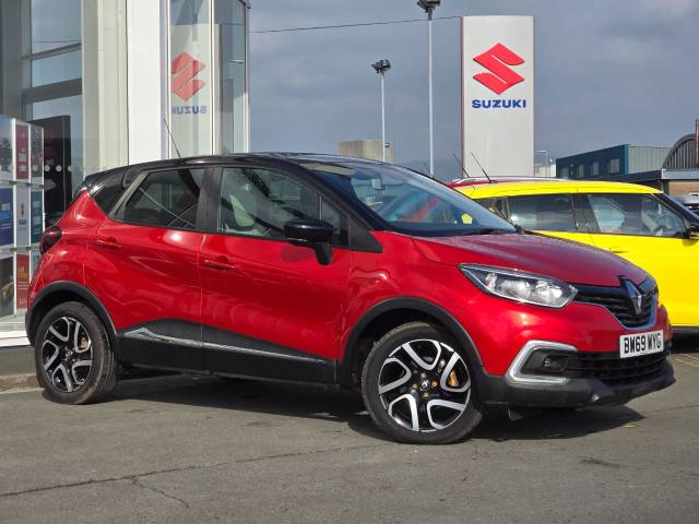 Renault Captur 1.3 TCE 150 Iconic 5dr EDC Hatchback Petrol Red/black